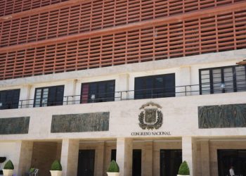 Diputados cuestionan postura del Episcopado sobre migración en centros de salud