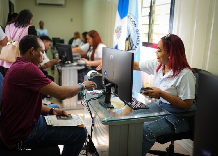 “Pasaporte en Ruta” beneficia a 927 ciudadanos en Samaná y anuncia instalación de nueva oficina provincial