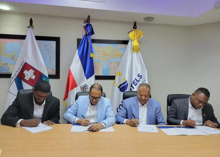Ayuntamiento de San Cristóbal y CORPHOTELS firman acuerdo
