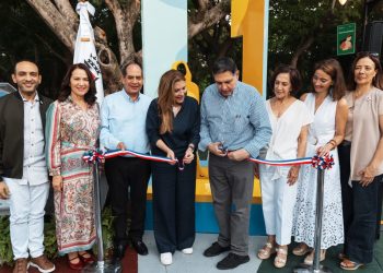 Carolina y Centro Cultural Amaya inauguran la escultura “Reto al Futuro”