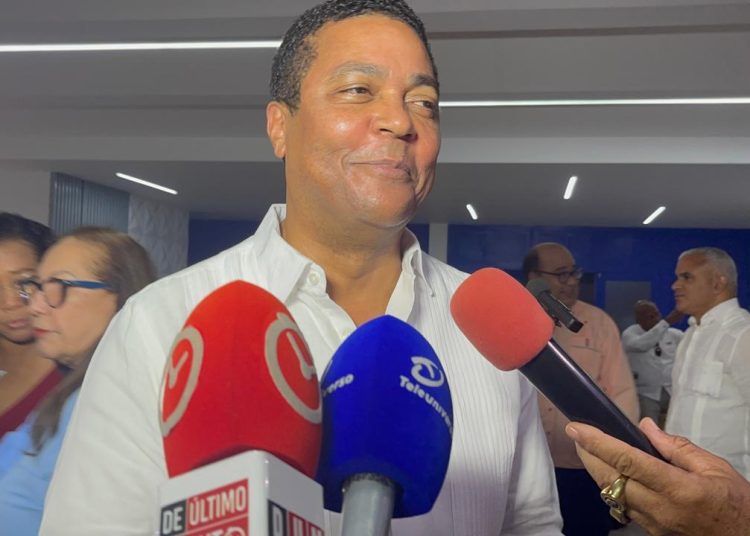 Víctor D’Aza respalda advertencia contra campaña desde cargos públicos