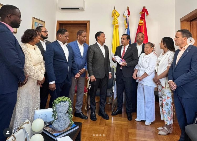 Diputados abordan diferentes temas con embajador ante la Santa Sede y cónsul general de Milano