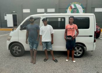 ERD detiene a dos hombres por transportar extranjera en situación migratoria irregular en Azua