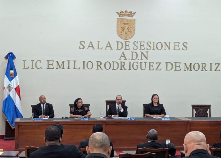 Concejo de Regidores aprueba tres días de duelo municipal por fallecimiento de Fello Suberví