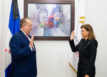 Vicepresidenta Raquel Peña juramenta a Magín Díaz como ministro de Hacienda