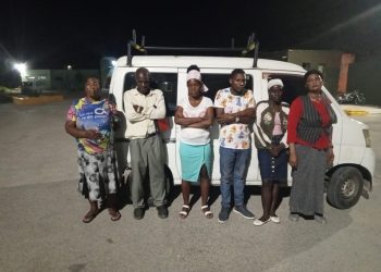 Detienen mujer transportaba a 11 haitianos indocumentados en un minibús en Bahoruco