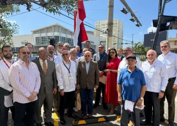 Fundación Lasallistas Dominicanos 73 promueve la dominicanidad con izamiento de la Bandera Nacional