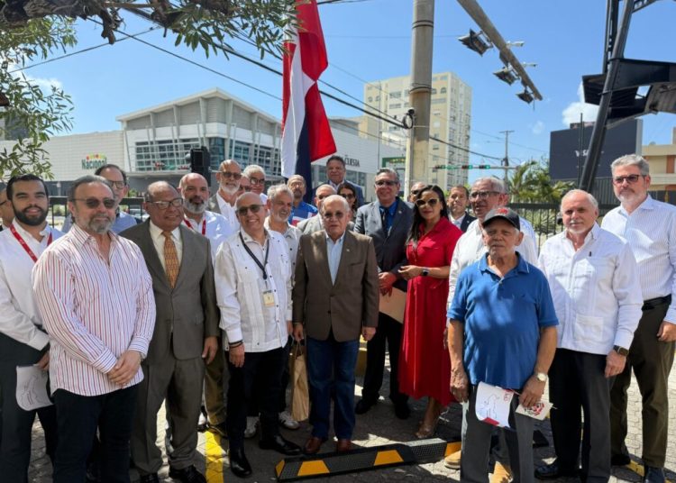 Fundación Lasallistas Dominicanos 73 promueve la dominicanidad con izamiento de la Bandera Nacional