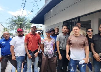 Comerciantes de celulares en SDE denuncian presunto abuso durante allanamientos