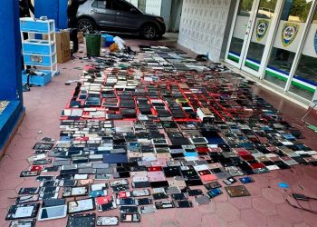 Desmantelan decenas de equipos electrónicos robados en presunto centro de acopio en Santiago