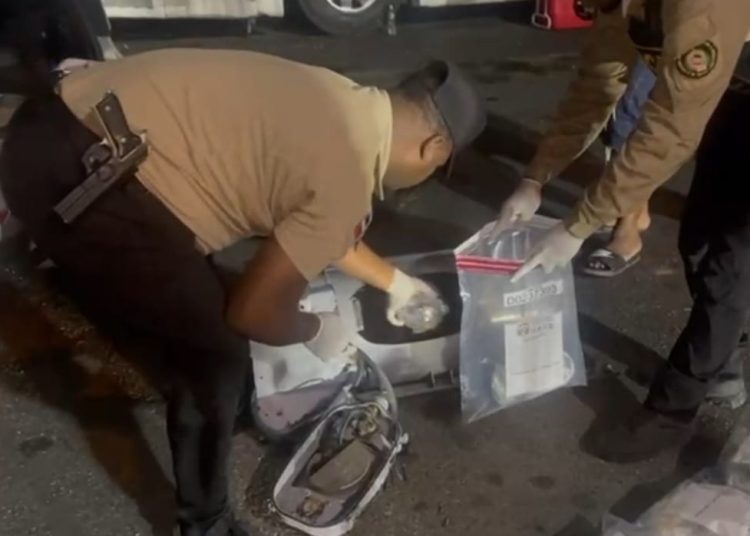 Decomisan 13 paquetes de posible marihuana y detienen a hombre en Baní