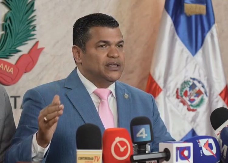 Tobías Crespo deposita proyecto para declarar el Jardín Botánico y otros parques como áreas protegidas nacionales