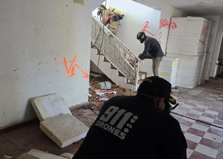 Emplean drones del 911 durante simulacro de terremoto con colapso estructural