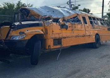 Autobús que se accidentó en Jamao–San Víctor quedó totalmente destruido