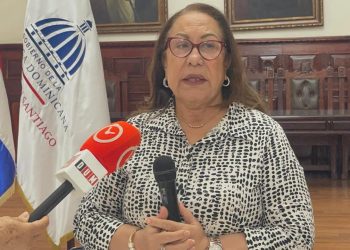 El MIVED y gobernación entrega «bono saldo” a familias de proyectos habitacionales en Santiago