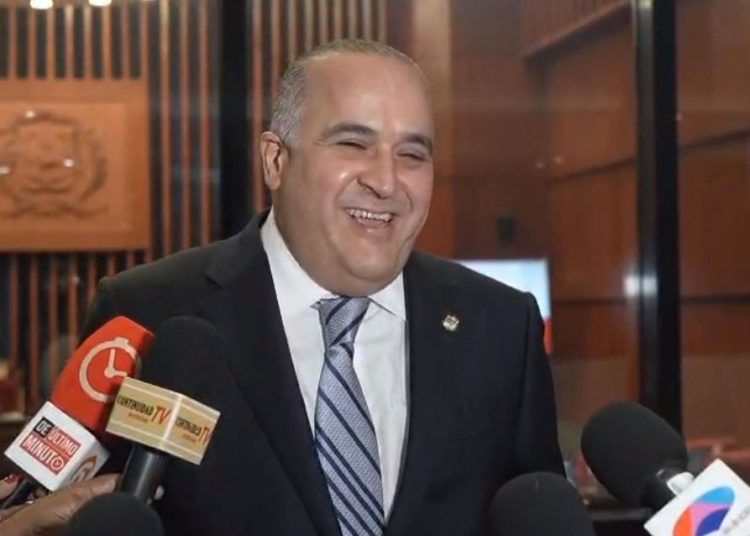 Senador responde a Leonel: “Omar está presentando mejores opciones que él mismo”