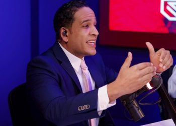 Hansel García critica presencia de políticos durante marcha en defensa del Jardín Botánico