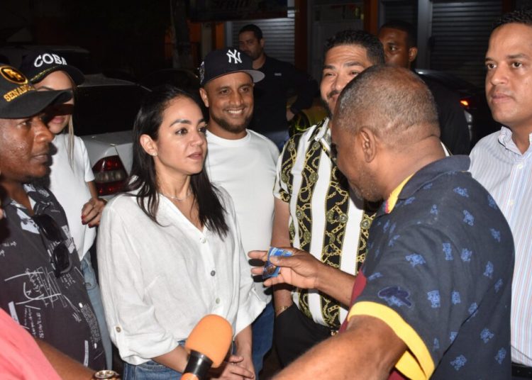 Faride Raful realiza visitas sorpresa en barrios populares para escuchar al pueblo