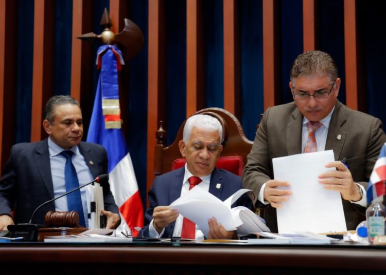 Senado aprueba en segunda lectura el Código Penal sin incluir las tres causales