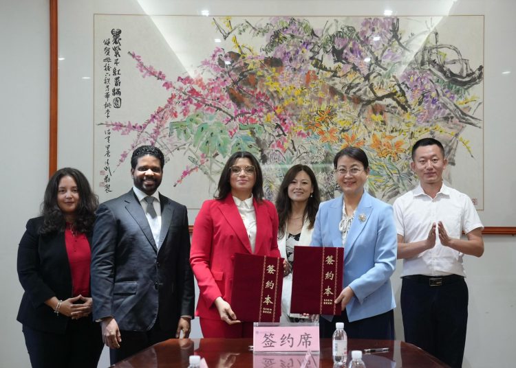 Fundación Dominico China y colegio técnico de Shandong firman acuerdo de cooperación