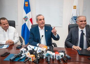 Abinader encabeza reunión para asegurar inicio exitoso del año escolar 2025-2026