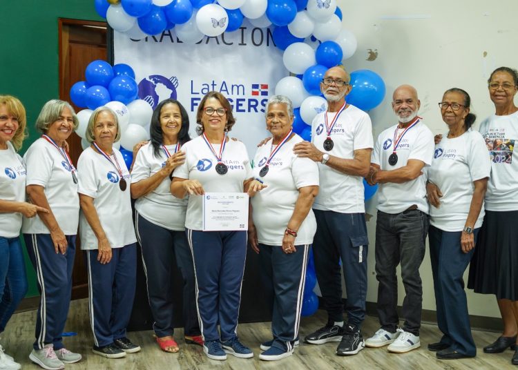 Realizan graduación del Proyecto Latam Fingers de la Universidad Nacional Pedro Henríquez Ureña