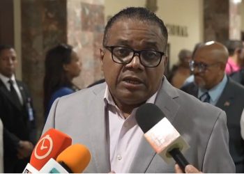 Senado reconoce a Pochy Familia por su trayectoria en el merengue