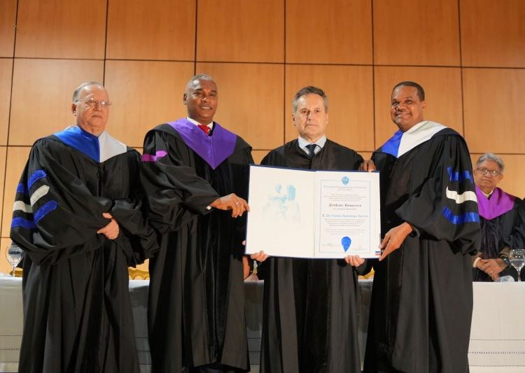 UASD inviste como “Profesor Honorario” al doctor Anchustegui Igartua