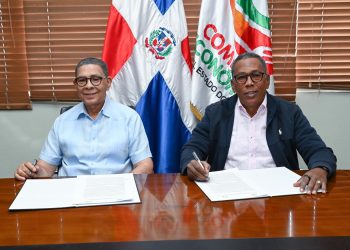 Directores de CEED y Hogar Crea Dominicano firman acuerdo interinstitucional