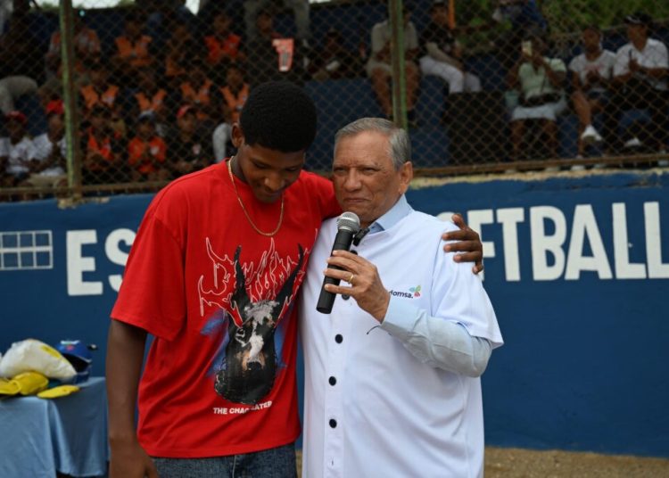 Joven producto de las copas de béisbol patrocinadas por Refidomsa ingresa a la academia de los Cachorros de Chicago