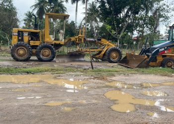 Empresas contratistas paralizan obras en Chirino, Monte Plata, generando malestar comunitario