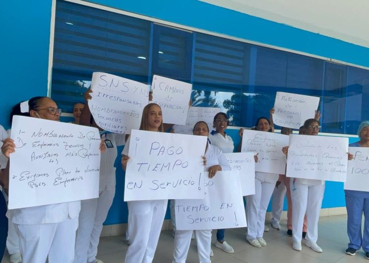 Enfermeras paralizan hospitales del Cibao en demanda de mejores condiciones laborales