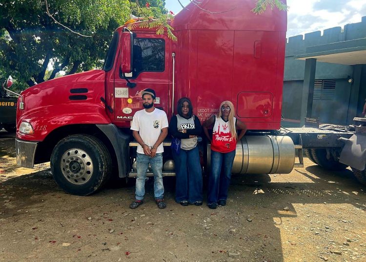 Detienen conductor de patana transportando extranjeras en situación migratoria irregular en Elías Piña