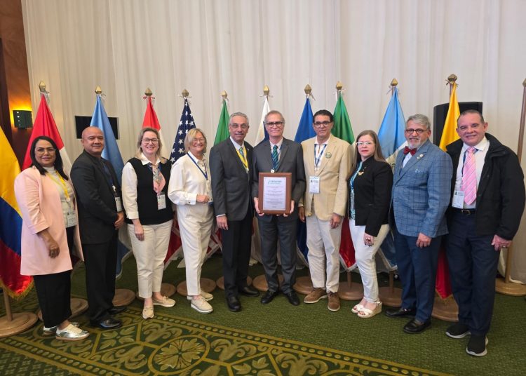 Representantes de la UNPHU se destacan en la XXIII Conferencia Panamericana de Educación Médica (COPAEM 2025)