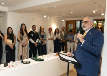 INDÓ MITA dedica su novena colección de moda al béisbol dominicano