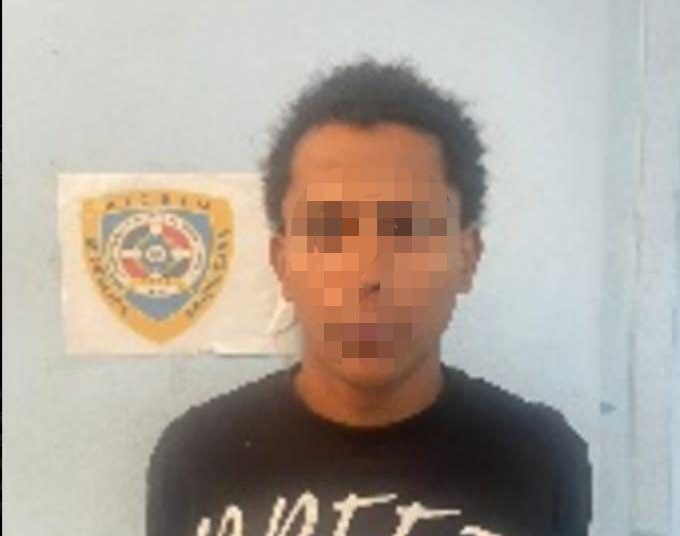 Se entrega “Mabueno” buscado por despojar de pistola a seguridad privada en Santiago