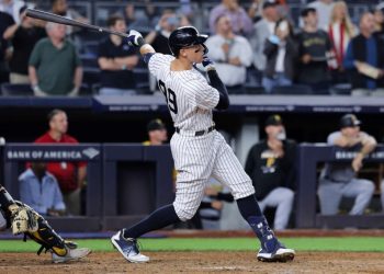 Judge decide en el 10mo con elevado de sacrificio y deslizamiento de oro de Volpe da la victoria a Yankees