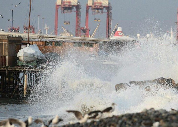 Perú recibe durante alerta de tsunami olas de alrededor de 1 metro, sin reportar daños