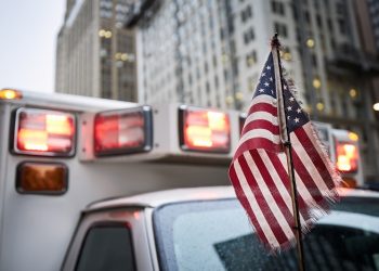 Hombre de 73 años acusado de matar a su esposa a golpes en su apartamento de El Bronx