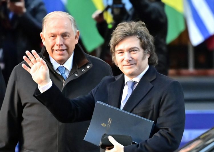 Milei insta a que Mercosur no sea «escudo protector», sino «lanza para penetrar mercados»