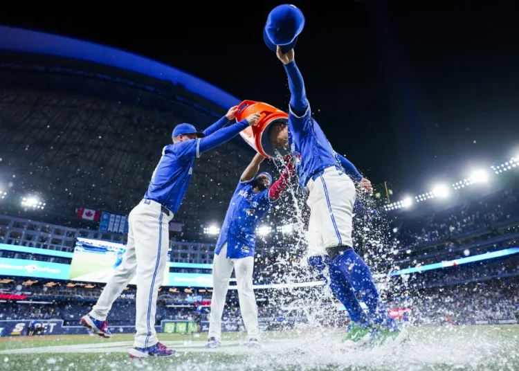 Azulejos barren a los Yankees y vuelan alto: líderes del Este por primera vez desde 2016