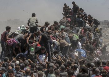 Israel dice que a lo largo del domingo entraron a Gaza 120 camiones con ayuda