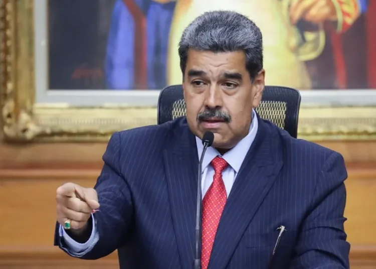 Maduro pide en el Día de la Independencia a la Fuerza Armada «máxima unión y preparación»