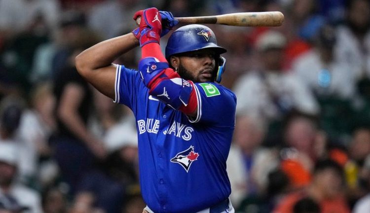 Vladimir Guerrero Jr. lidera décima victoria consecutiva de Toronto en casa con jonrón de 420 pies