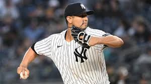 Bravos adquieren a Carlos Carrasco desde los Yankees para reforzar una golpeada rotación