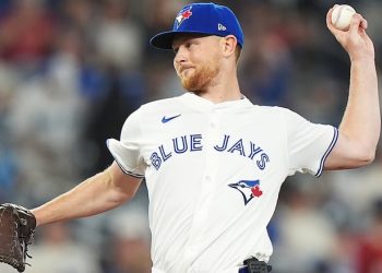 Azulejos aplastan a los Tigres y se colocan como líderes de la Liga Americana