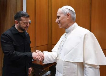 León XIV ofrece el Vaticano para negociar la paz y Zelenski pide una cumbre internacional