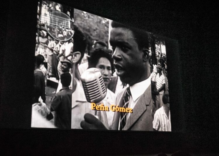 René Fortunato estrena “El Triunfo de la Democracia” en el Teatro Nacional