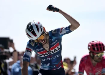Paret-Peintre conquista el Ventoux y Pogacar, más líder