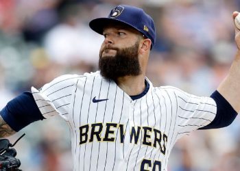 Dallas Keuchel firma pacto de liga menor con los Reales de Kansas City